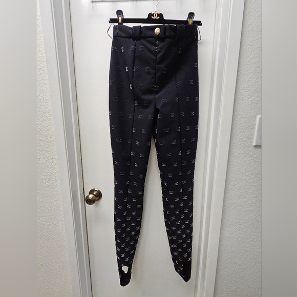 CHANEL Pants - CHANEL 22N CC LOGO pants like new